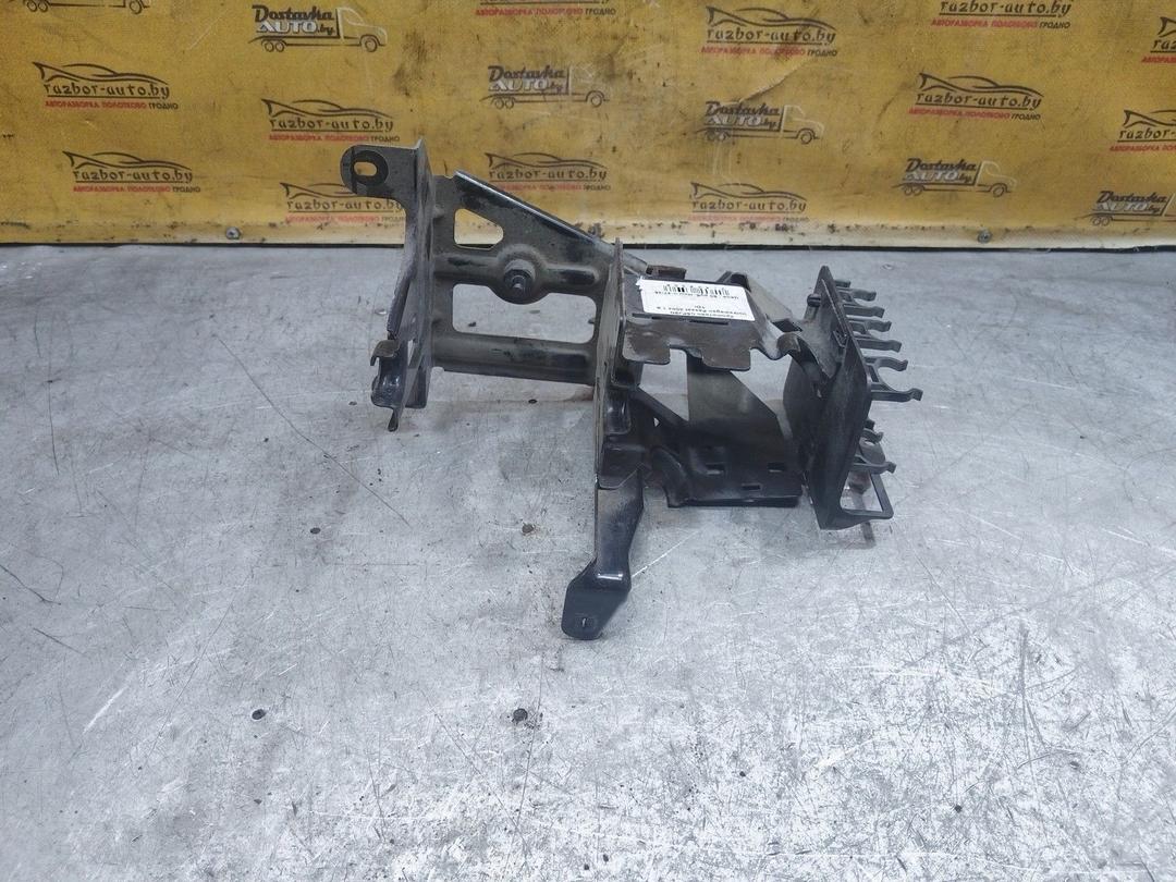 Кронштейн C5PJ9N Volkswagen Passat купить