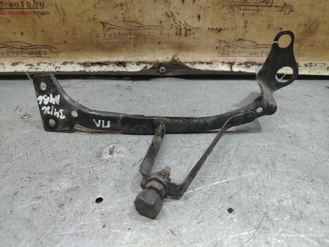 Кронштейн D8BVFT Audi A4 - Фото 2
