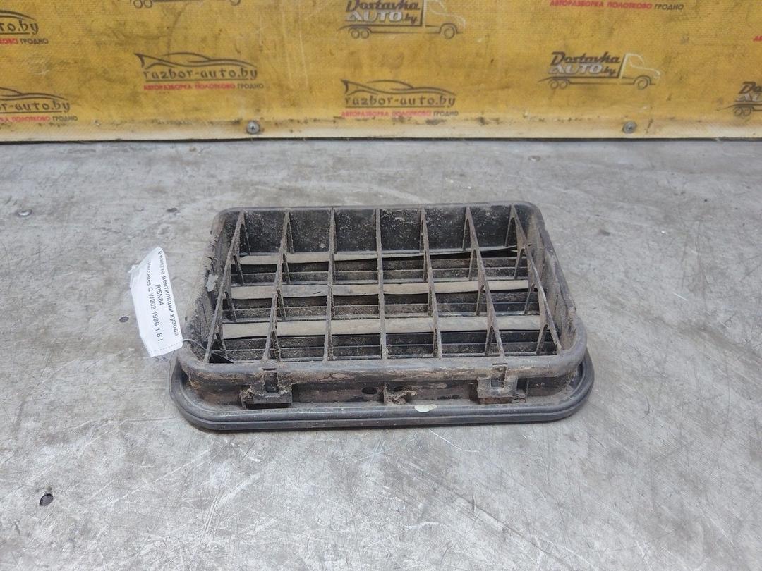 Решетка вентиляции кузова RI5N84 Mercedes C W202 купить в магазине запчастей бу