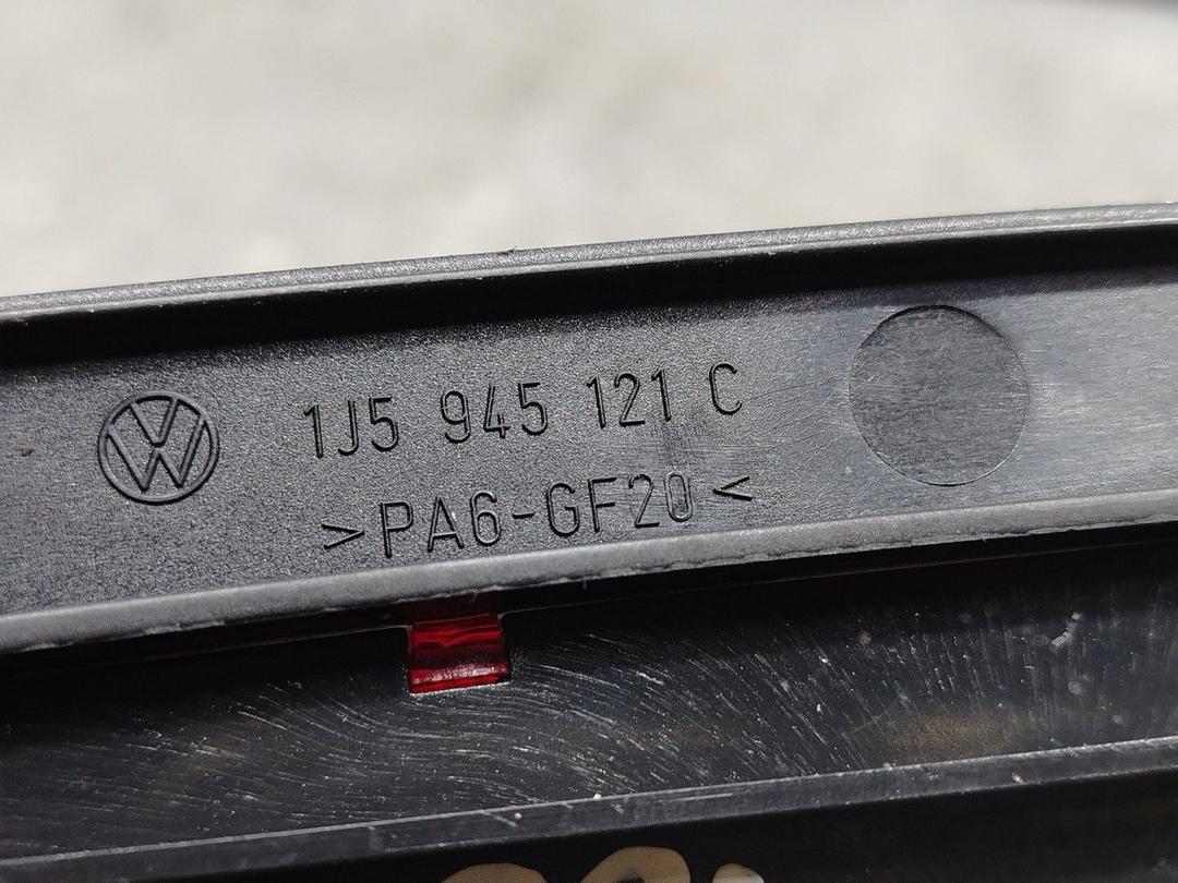 Стоп-сигнал D9ZX51 Volkswagen Passat - Фото 4