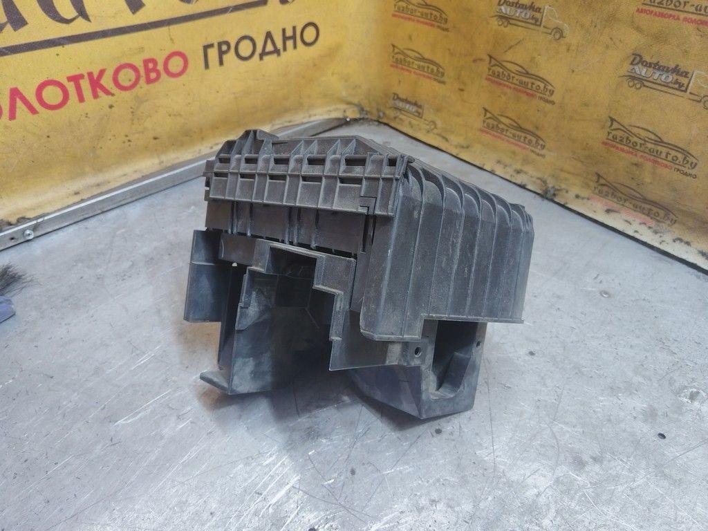 Блок предохранителей JBPI5Z Volkswagen Jetta - Фото 3