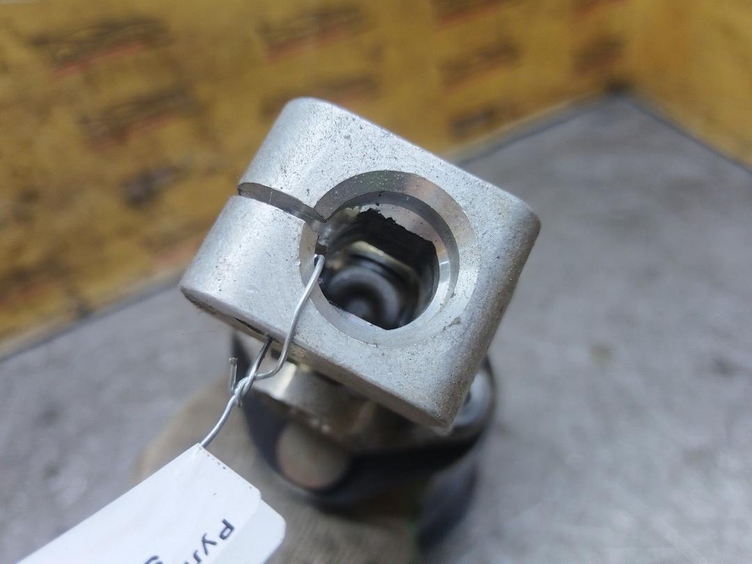 Рулевой карданчик YHV24Y Saab 9-3 купить с доставкой