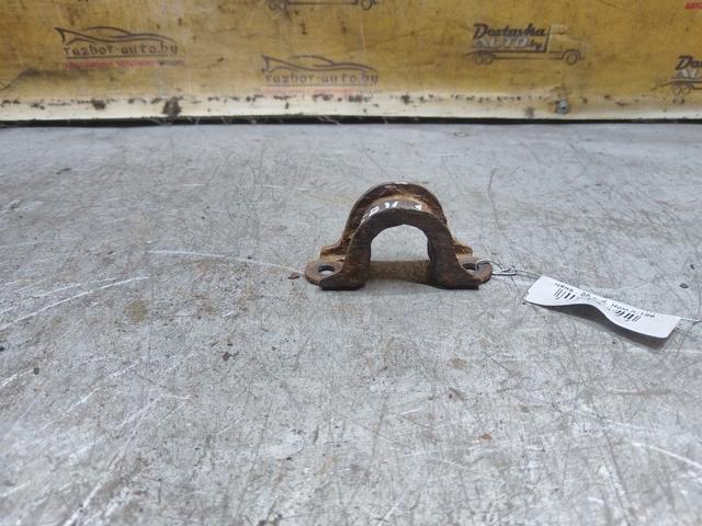 Крепление втулки стабилизатора 2LEZHC Honda FR-V - Фото 2