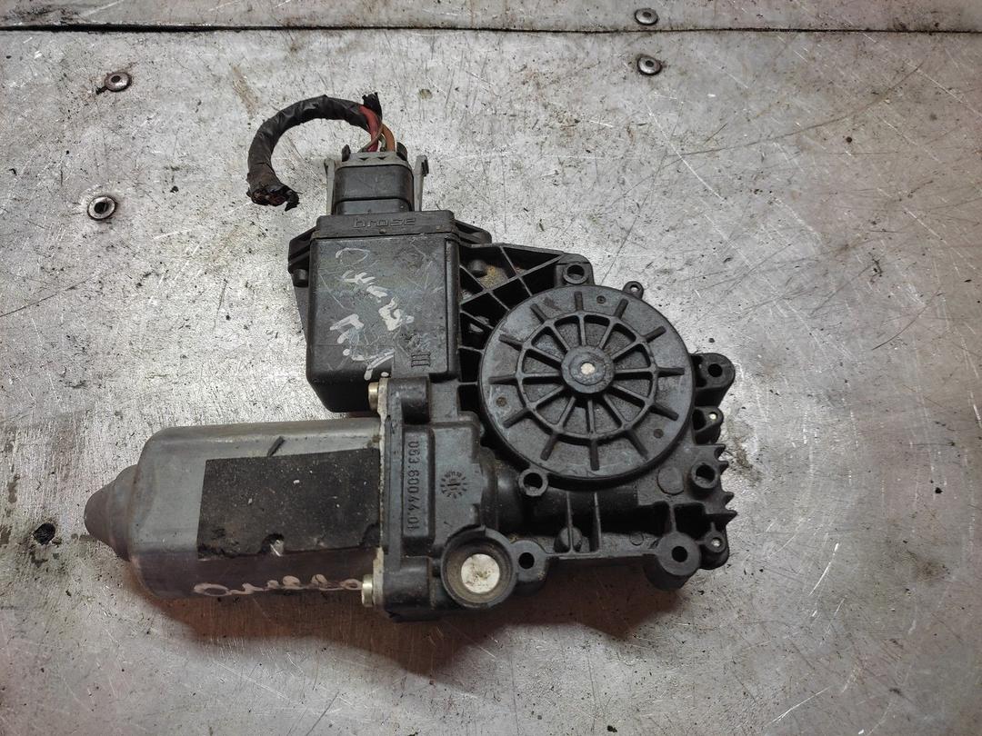 Моторчик стеклоподъемника передний левый 2CAR85 Opel Omega купить