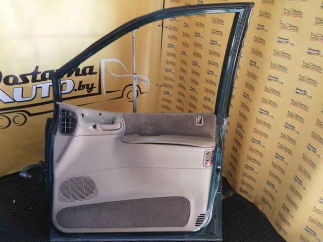 Обшивка двери передней правой (дверная карта) 63365F Chrysler Voyager купить