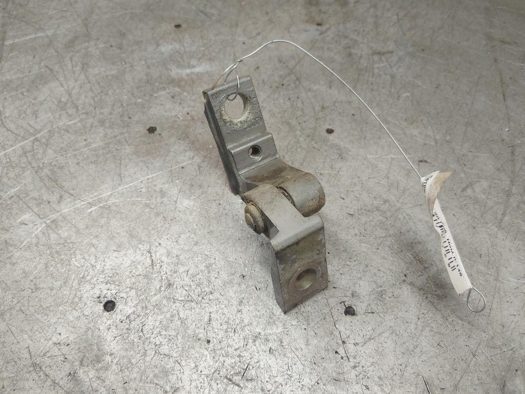 Петля двери передней правой 67H9KM Audi A4 - Фото 1