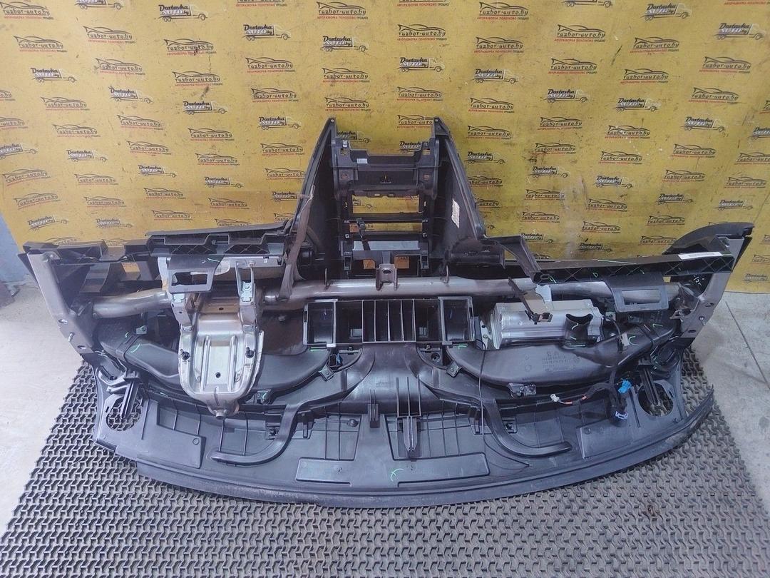 Панель передняя салона (торпедо) JNZM79 Peugeot 407 undefined