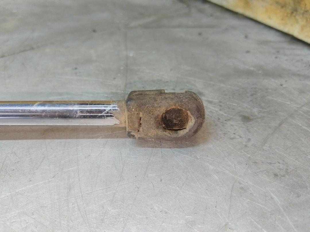 Амортизатор крышки багажника (3-5 двери) O003WW Hyundai Trajet купить