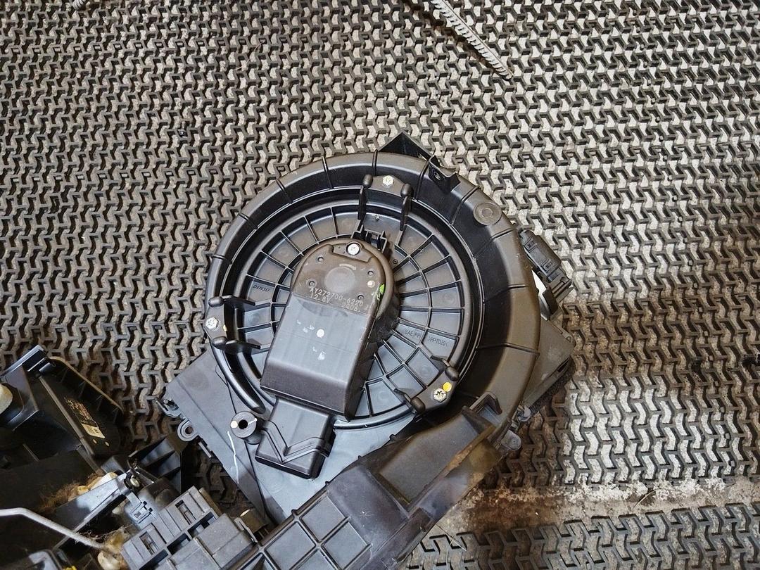 Моторчик заслонки печки ESRH0G Ford Fusion undefined