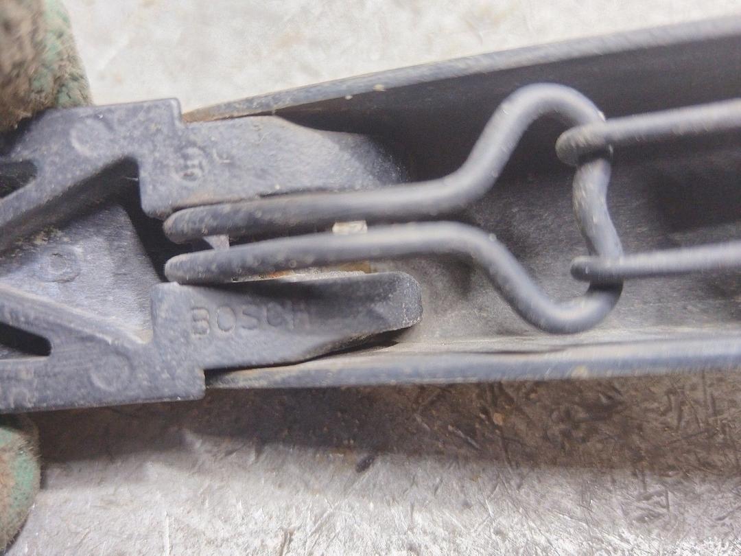 Щеткодержатель (поводок стеклоочистителя, дворник) 1FTETV Mitsubishi Carisma купить с доставкой