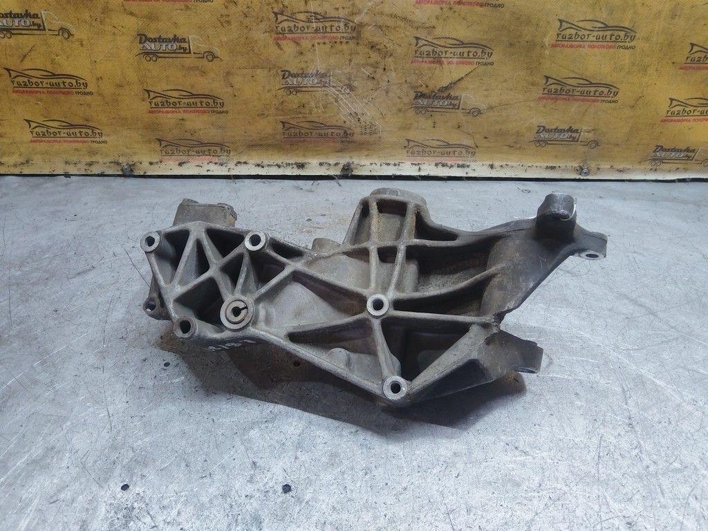 Кронштейн вискомуфты F4SPB0 Audi A4 - Фото 1