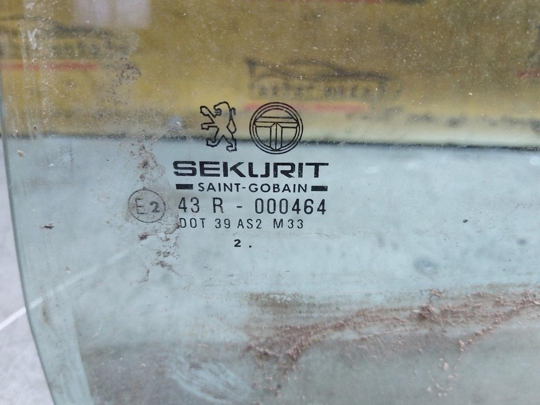 Стекло двери задней левой 08BDA9 Peugeot 405 купить