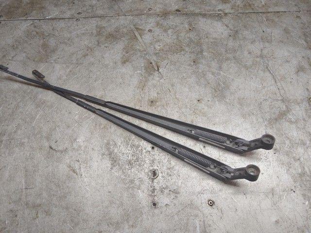 Щеткодержатель (поводок стеклоочистителя, дворник) X5RJ5Y Toyota Yaris - Фото 2