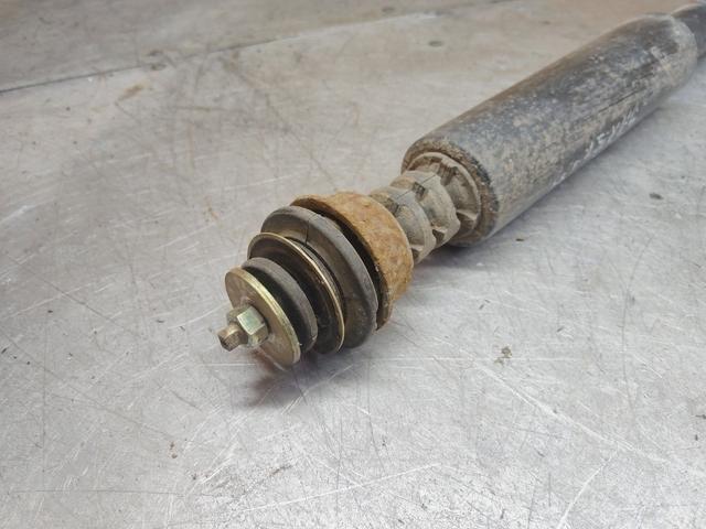 Амортизатор задний правый IQ7423 Toyota Yaris Verso купить с доставкой