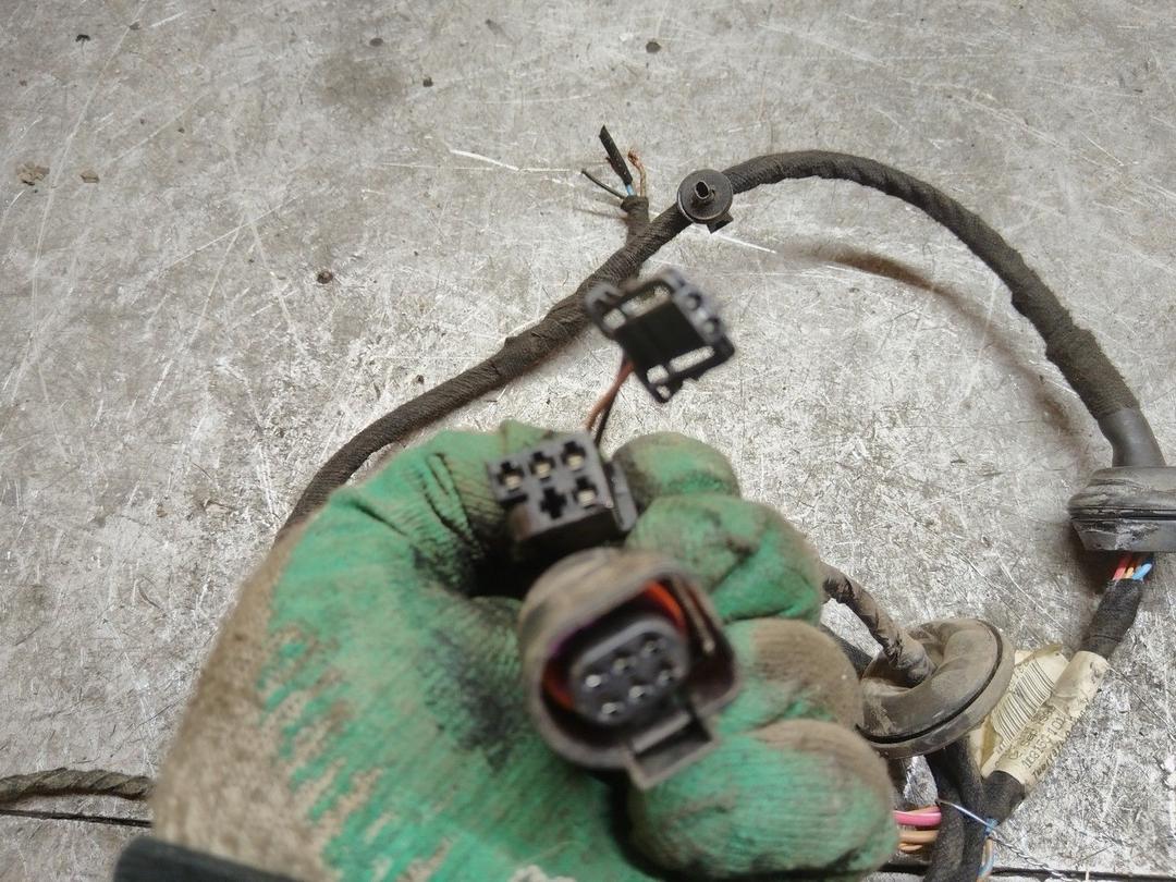 Проводка двери задней левой 8LRVF4 Volkswagen Passat купить на авторазборке