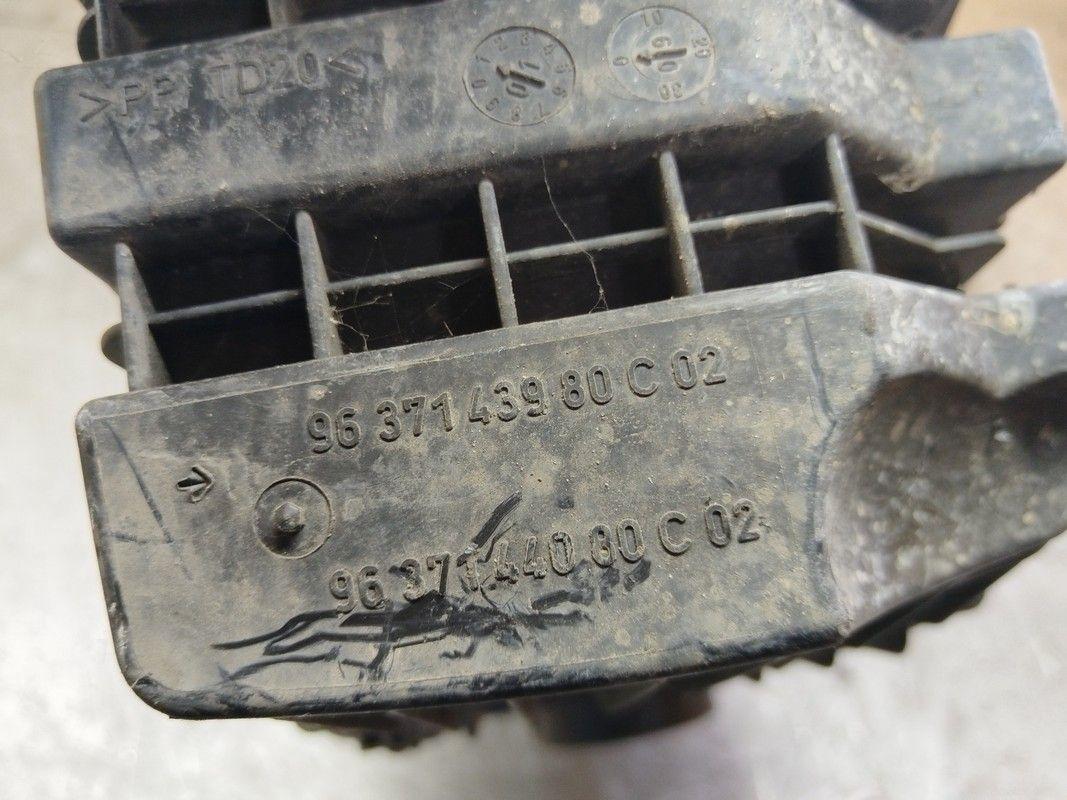 Корпус воздушного фильтра U9ZDH6 Peugeot 307 undefined