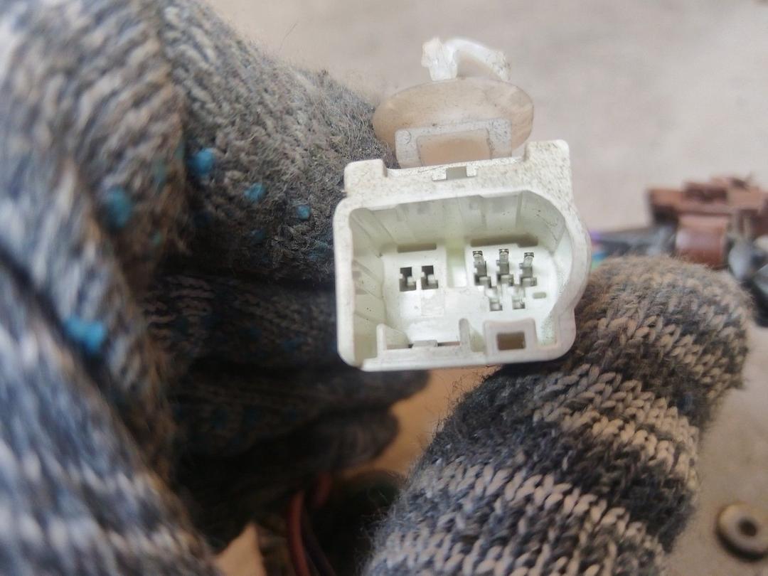 Проводка двери передней левой QHEQIA Toyota Avensis купить на авторазборке