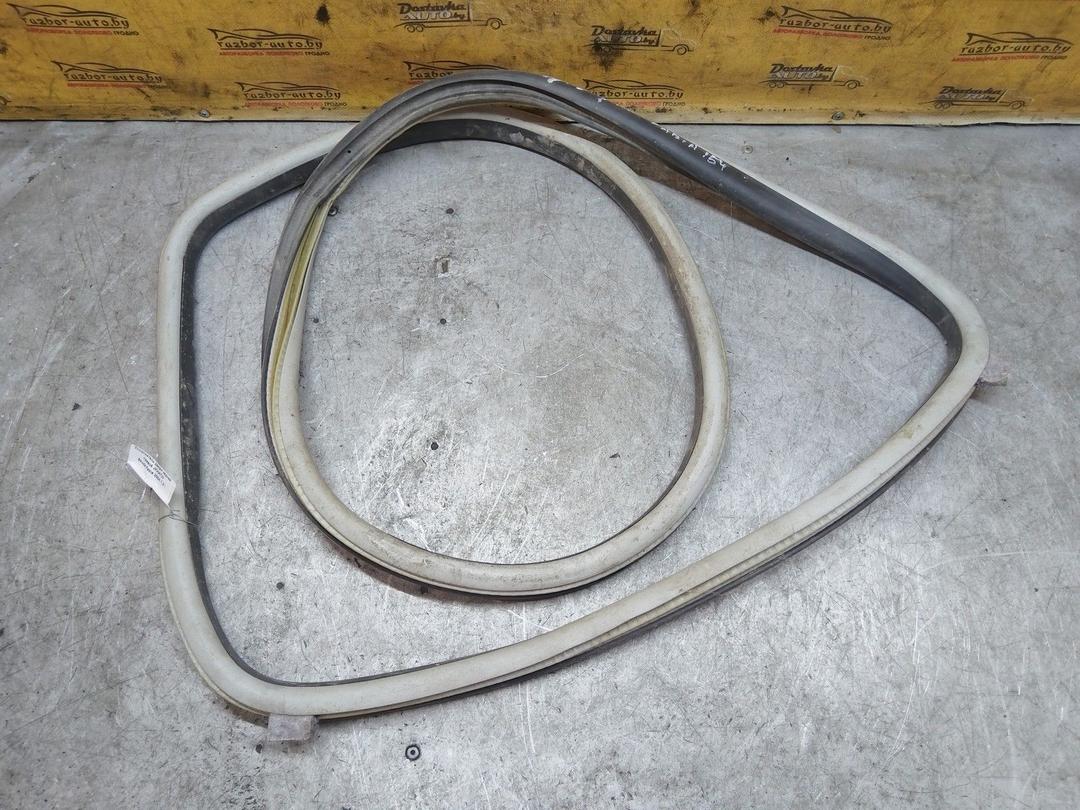 Уплотнитель двери задней правой JKHATW Skoda Fabia купить