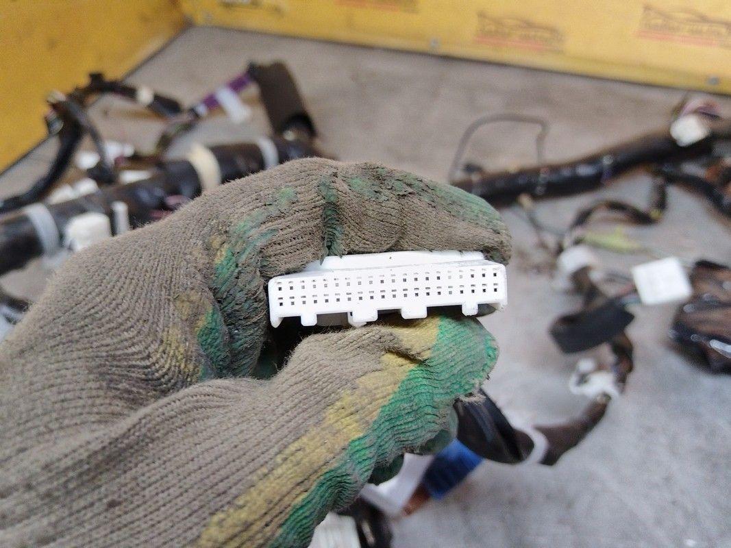 Проводка салона AQ2K7U Toyota Avensis Verso undefined