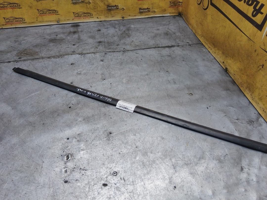 Уплотнитель стекла двери (бархотка) A1W305 Fiat 