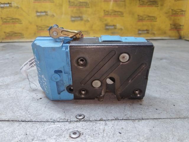 Замок двери передней правой J38S33 Volvo V70