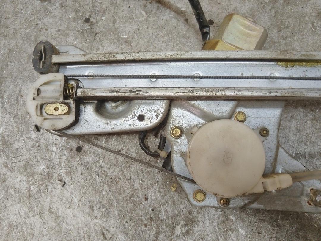 Стеклоподъемник электрический задний правый MW83RC Mazda 626 купить на авторазборке