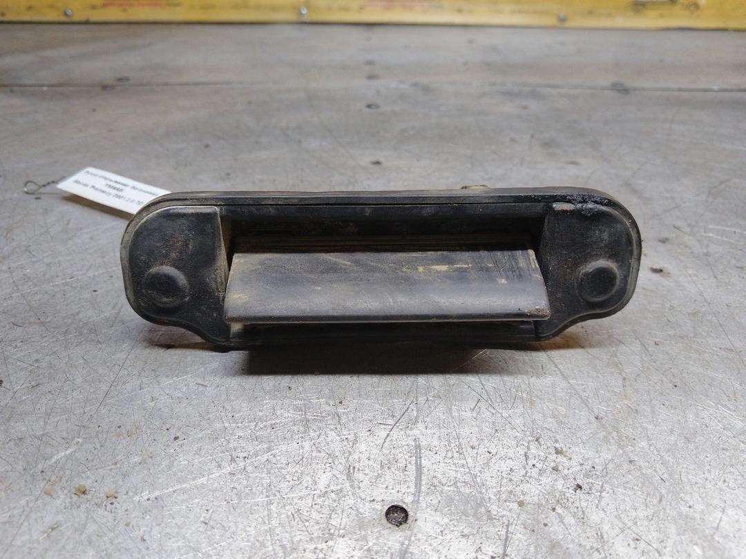 Ручка открывания багажника YM9A8I Mazda Premacy