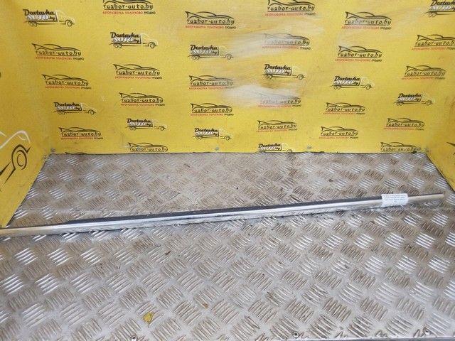Молдинг стекла двери задней правой наружный 17S69A Volkswagen Passat