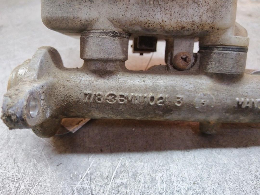 Цилиндр тормозной главный QRK06O Hyundai Lantra купить в магазине запчастей бу