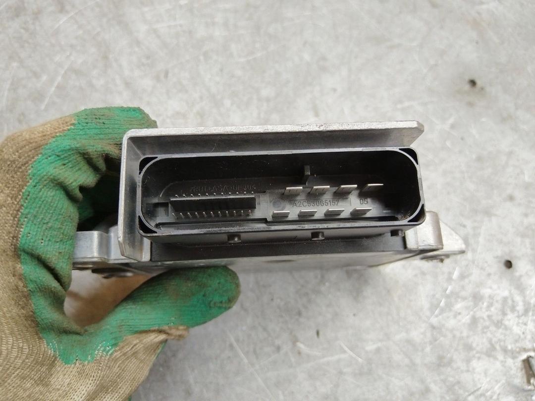 Блок ручника (стояночного тормоза) UUAU9T Volkswagen Passat купить с доставкой