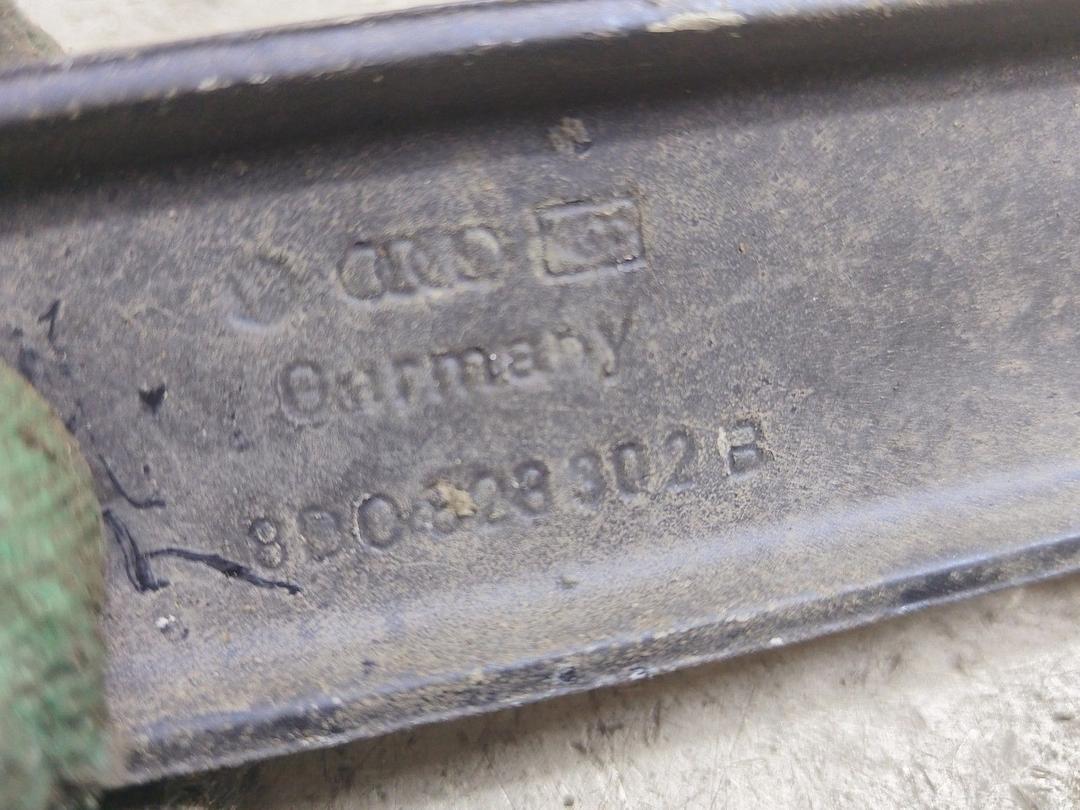 Петля капота правая OLST5A Audi A4 купить в магазине запчастей бу