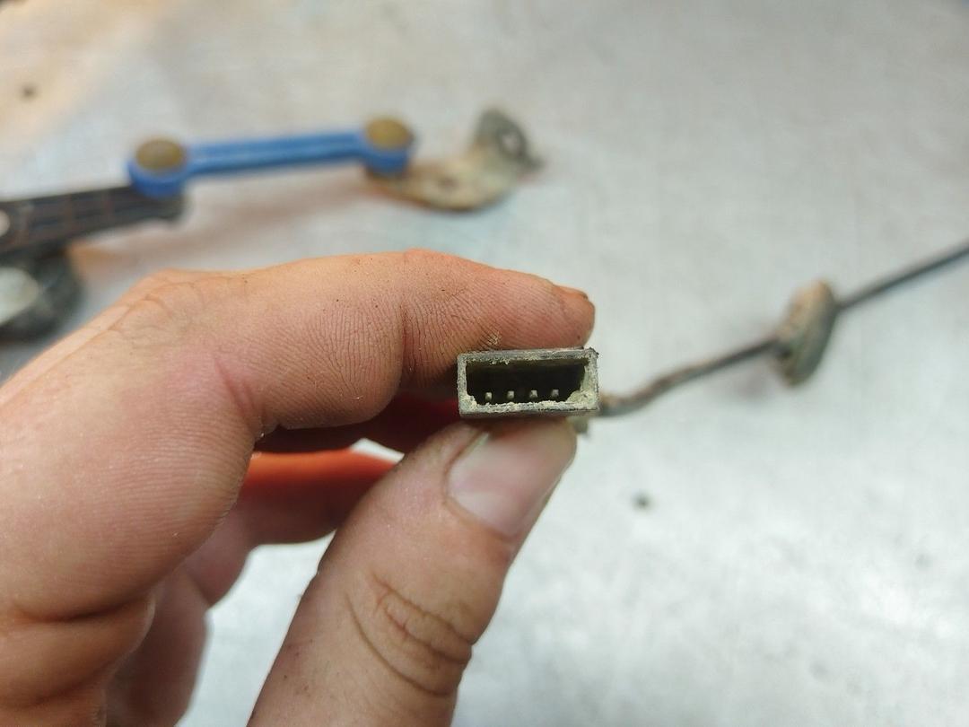 Датчик положения кузова KL782X Audi A4 купить в магазине запчастей бу