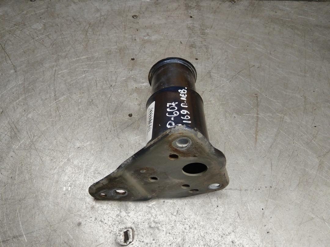 Кронштейн усилителя бампера переднего (Домик) O0NHTF Peugeot 607