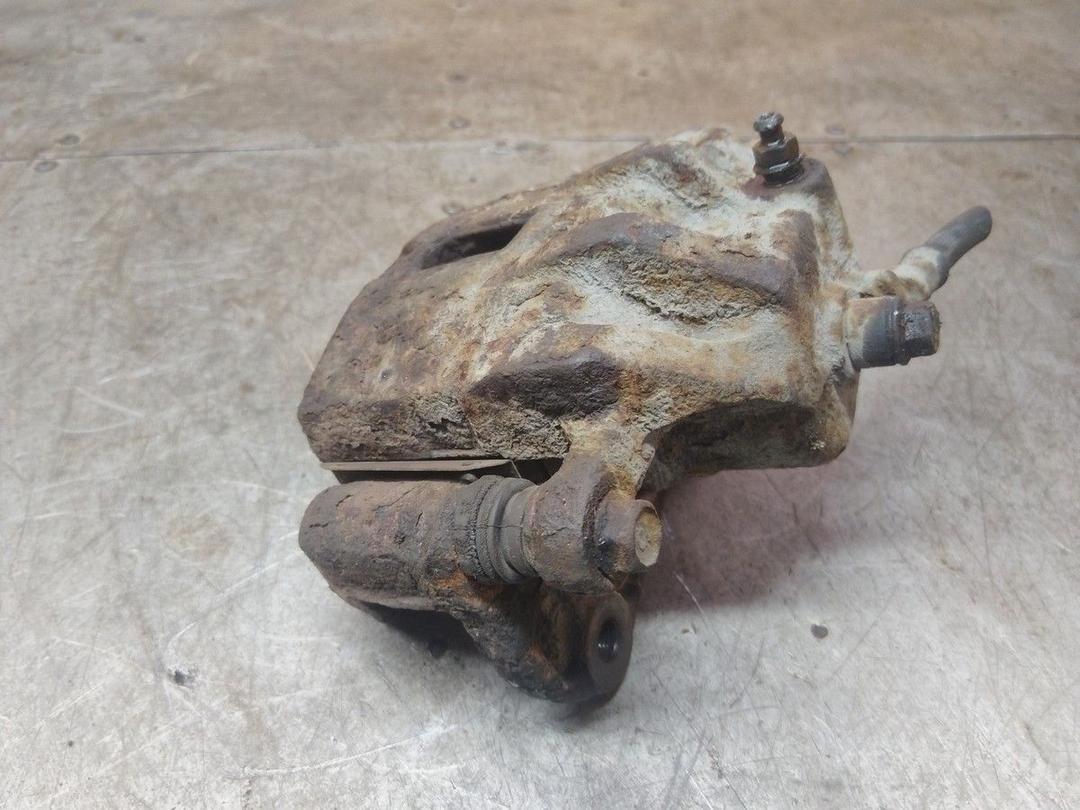 Суппорт передний правый L6XW0U Hyundai Matrix купить в магазине запчастей бу