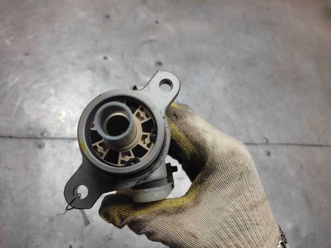 Цилиндр тормозной главный ECKNMJ Opel Meriva купить в магазине запчастей бу