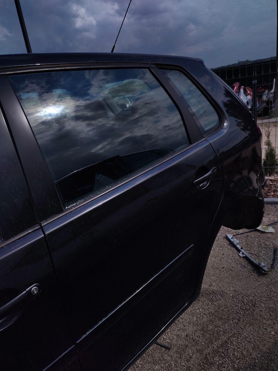 Стекло двери задней левой CN9F62 Volkswagen Polo