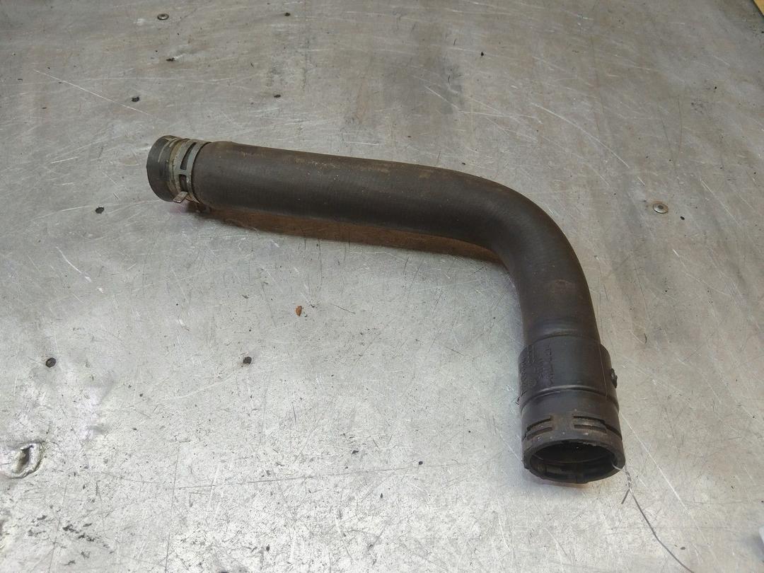 Патрубок радиатора 90YJM6 Volkswagen Passat