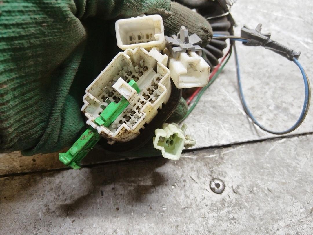 Проводка двери передней правой Y8T07V Mazda Premacy - Фото 5