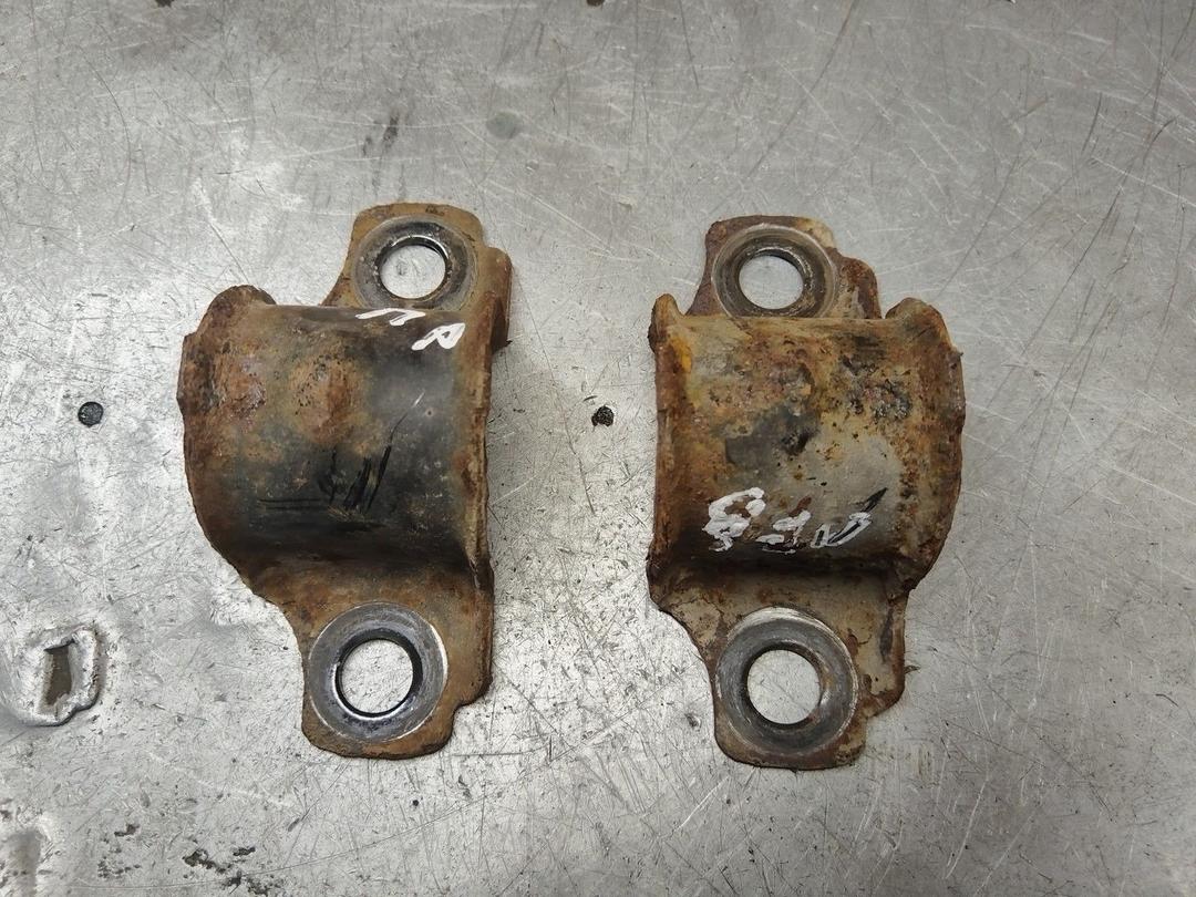 Крепление втулки стабилизатора 7ETUK6 Volvo XC70