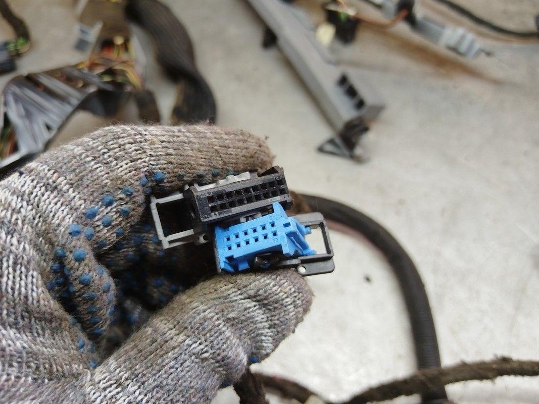 Проводка салона V642X0 Opel Astra undefined