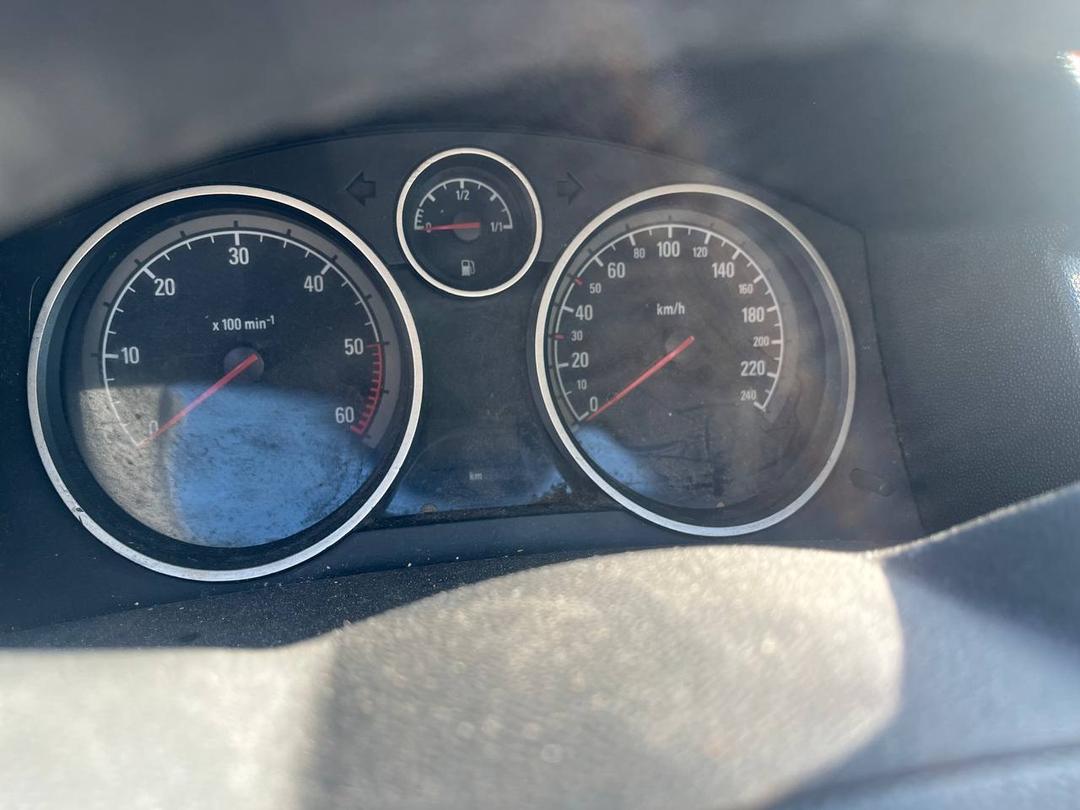 Щиток приборов (приборная панель) NNRZPH Opel Astra