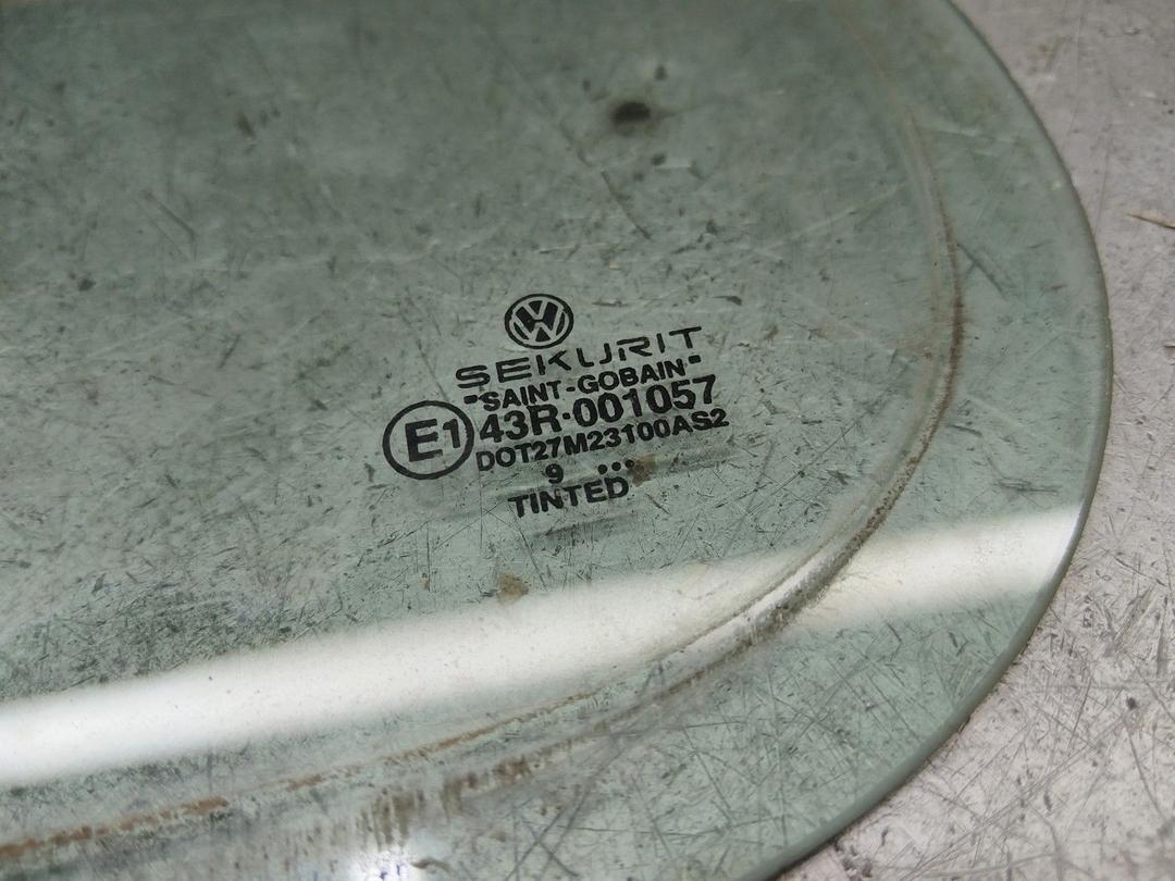 Стекло двери задней левой N2FJ0M Volkswagen Golf - Фото 2