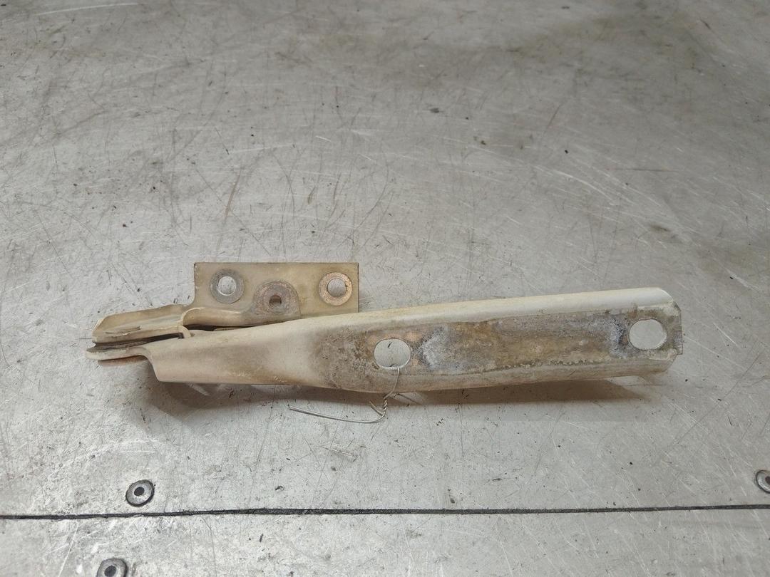 Петля капота правая UHQ6HJ Audi A4 - Фото 2