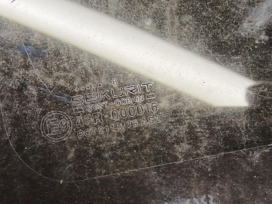 Стекло кузовное боковое правое IU8UJN Peugeot Partner купить