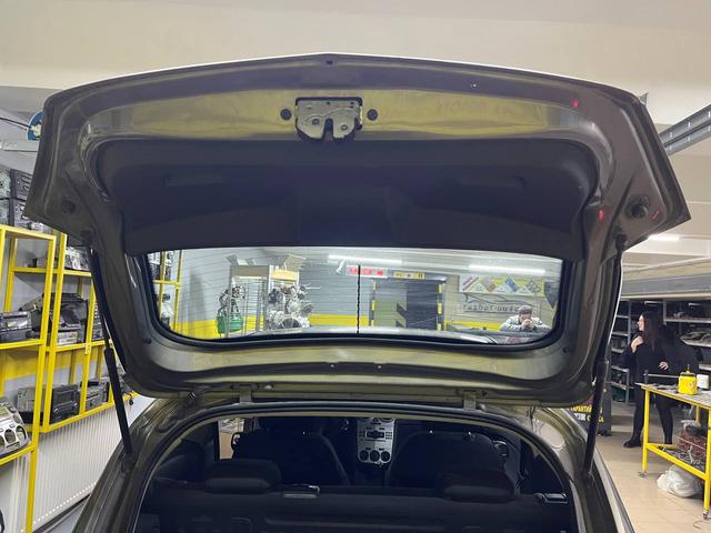 Обшивка крышки багажника 58RZCA Opel Corsa - Фото 2