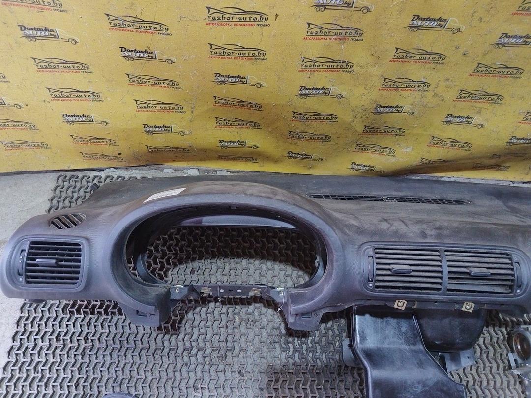 Панель передняя салона (торпедо) HUWE2T Seat Toledo купить в магазине запчастей бу