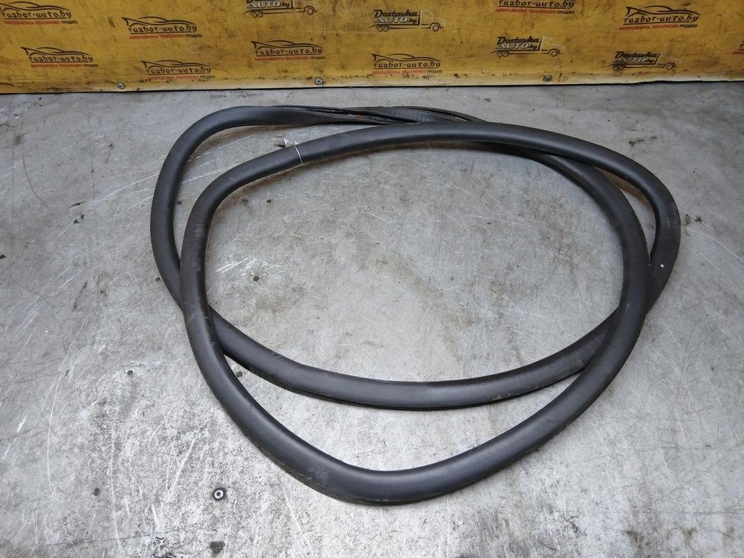 Уплотнитель двери задней правой OS2CTU Volkswagen Polo купить в магазине запчастей бу