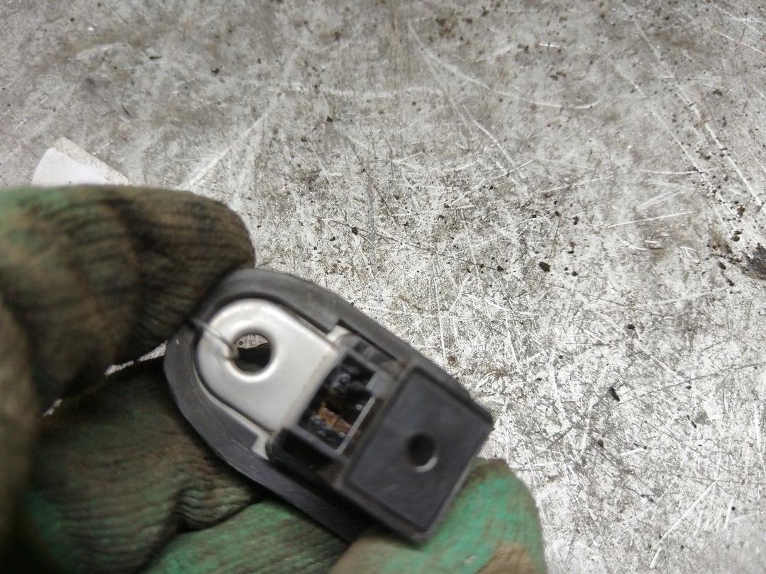 Выключатель концевой (концевик) VNR241 Nissan Micra купить на авторазборке