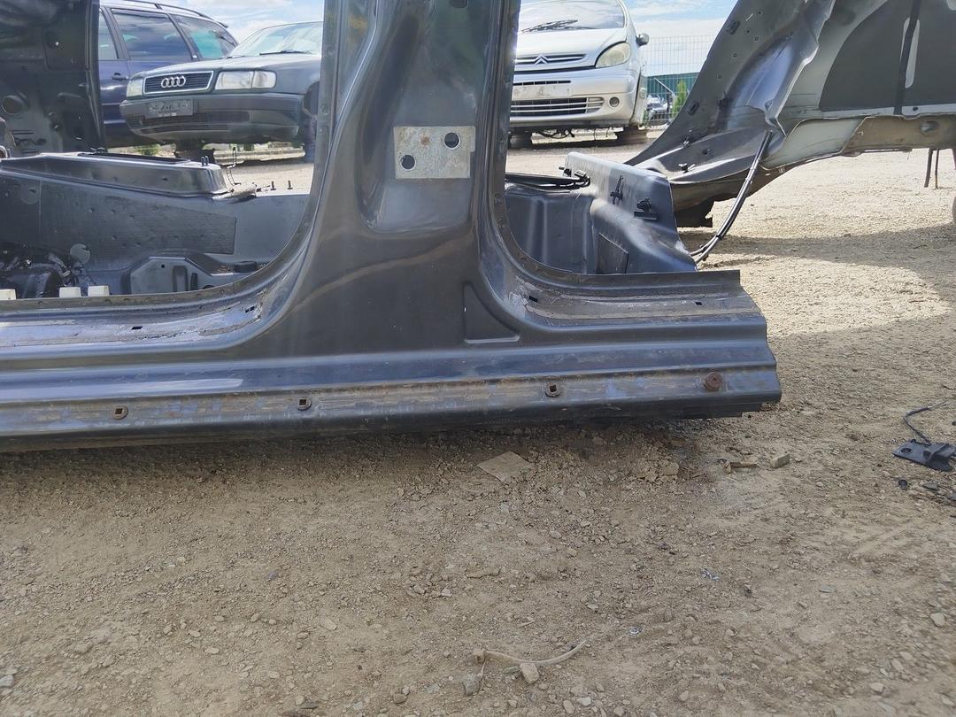 Стойка кузовная центральная левая SNGUXU Audi A4 купить в магазине запчастей бу