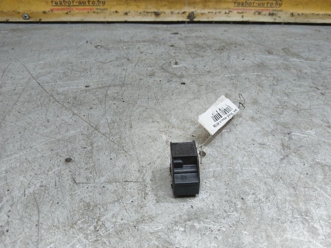 Кнопка стеклоподъемника заднего правого IIAAWX Volkswagen Passat купить с доставкой